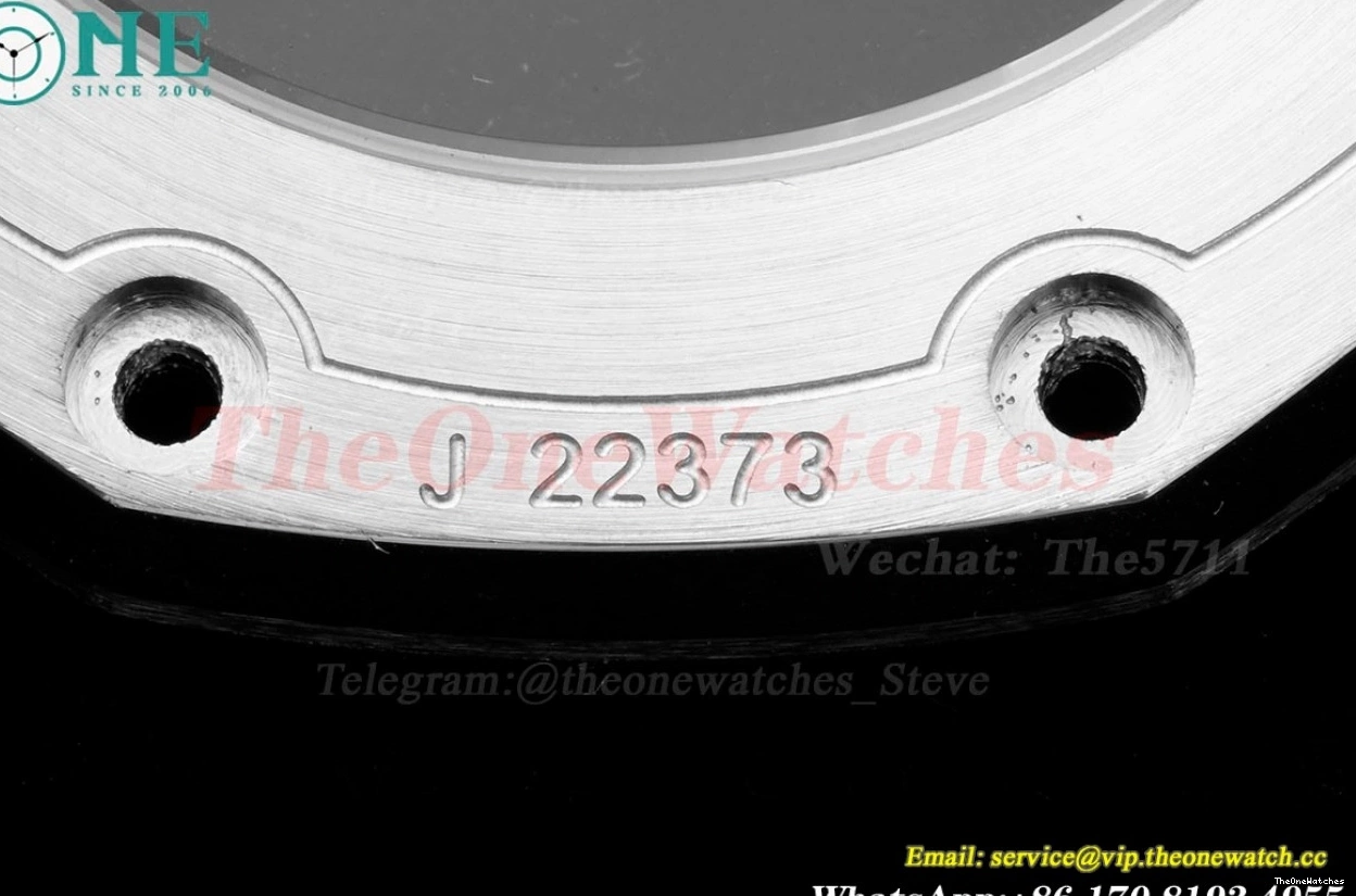 Num LE Royal Grey Oak Offshore RSF SS Mod A3126 42mm 0424